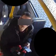 Ukazoval v autobuse přirození