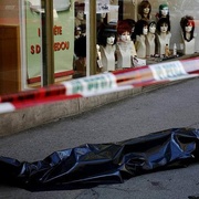 Policisté nalezli brzy ráno v Toužimské ulici mrtvého muže