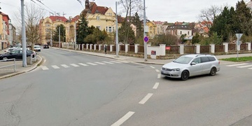 Neznámý řidič srazil ženu na přechodu pro chodce a z místa bez poskytnutí pomoci zbaběle ujel