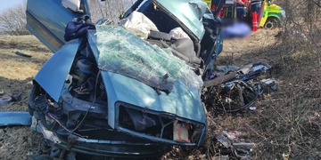 Velmi vážná nehoda - mrtvý muž a těžce zraněná žena