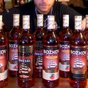 Vydával se za obchodníka s rumem a inkasoval zálohu