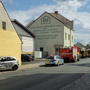 Řidič za jízdy zkolaboval z horka a vše skončilo střetem tří aut