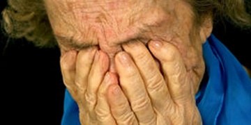 "Udělej mi vajíčka nebo tě zabiju!" vyhrožoval muž vlastní babičce