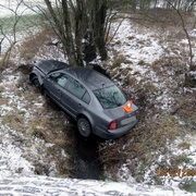 Řidič havaroval v potoce