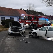 Těžce opilý řidič naboural protijedoucí auto