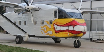 Další parašutista se zranil při seskoku padákem, opět pro něj letěl vrtulník