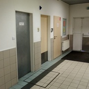 Ukradl oběd, zdemoloval služebnu a vyhrožoval policistům