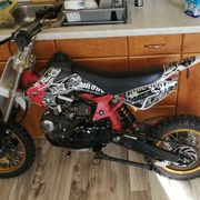 Ve Skvrňanech odcizili dirtbike