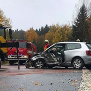 Tragická dopravní nehoda - jeden mrtvý, více zraněných
