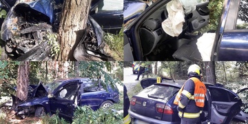 Řidič najel autem do stromu a ačkoli ve vraku vozu zůstal zaklíněný a zraněný spolujezdec, z místa utekl