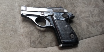 Zastřelený muž nedaleko svého auta