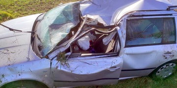 Po střetu se stromem zůstala těžce zraněná řidička v bezvědomí