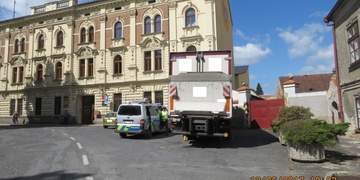 S naklaďákem naboural do domu