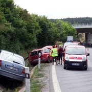 Dva vozy havarovaly těsně po sobě