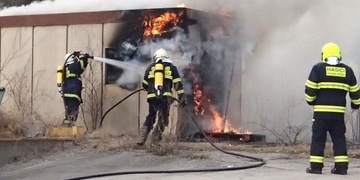 Hořel kiosek i unimo buňka