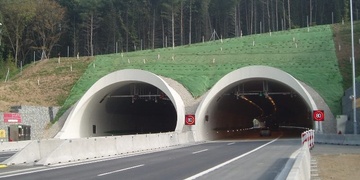 Řidiče na dálnici D5 u Plzně čekají dopravní komplikace