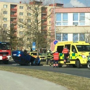 Řidička se otočila k dítěti a havarovala