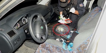 A opět zadržený pervitin u dealera - muž vezl 17 gramů, tedy za 17 tisíc korun, pervitinu v autě