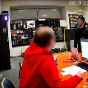 Podezřelou ženu poznalo hned několik z Vás