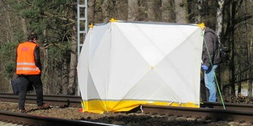 Muž při střetu s vlakem utrpěl devastační zranění, kterým na místě podlehl