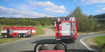 Požár u přivaděče na D5