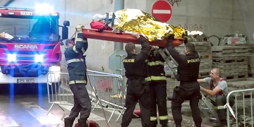 Záchrana lidského života: Těžce zraněný muž ležel hodiny ve výkopu