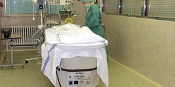 Učitelka vážně opařila holčičku, nezavolala záchranku a dítě nechala trpět
