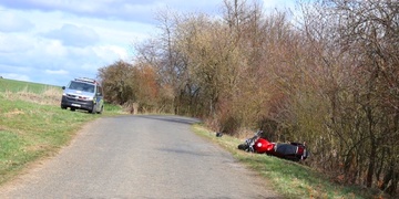 Opilý jezdec nezvládl svůj motocykl