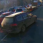 Neznámý řidič ohrozil autobus, bohužel během toho došlo ke zranění cestujícího
