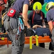 Senior spadl do jámy a zůstal v ní zaklíněný