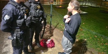 Bulhar kradl na čerpače a Bělorusové se vměšovali do následného zákroku policie