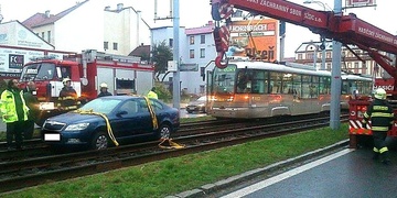 Ranní zpoždění tramvají dnes ráno zavinil řidič, který omylem vjel do kolejiště