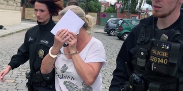 Soud poslal ženu do vazby