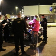 Bez značek, s blokovaným řidičákem a na pervitinu