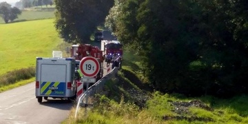 Škoda Felicie vletěla do potoka, jeden člověk se utopil