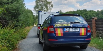 Muže rozdrtil autobus, zemřel na místě