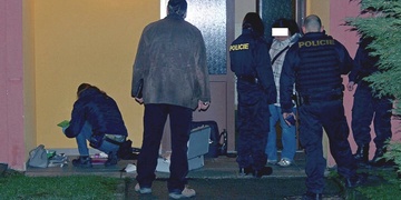 V Sokolovské ulici byl nalezen zraněný muž, následně zemřel v nemocnici