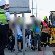 Holčička neposlechla učitelku a vběhla před jedoucí tramvaj