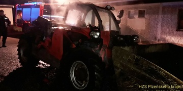 Požár manipulátoru, škoda je milion