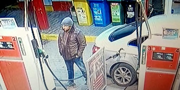 Poznáte tohoto muže? Policisté by s ním rádi mluvili!