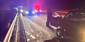 Dálnice D5 je uzavřena, pronásledovaný řidič ujíždějící z Německa najel do vozu policistů