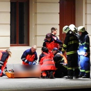 Dívku na vagonu sežehl výboj z vedení - nyní bojuje o život