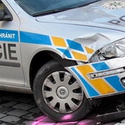 Neviděli jste nehodu policejního vozu a nebo nehodu kdy jiné vozidlo srazilo chodkyni?