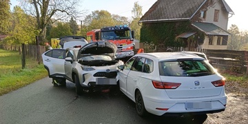 Čelní střet dvou osobních aut