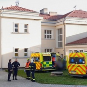 Záchranáři do nemocnice transportují pět dětí - aktualizováno