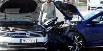 Rumun nedal u čerpací stanice přednost