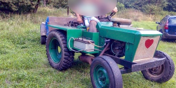 Prosím o pomoc, ukradli nám traktůrka Ferdu