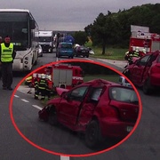 Nehoda autobusu a tří aut uzavřela silnici na Domažlice