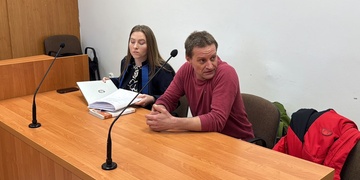 Muž zemřel po požití extáze, jeho kamarád, který drogu opatřil, stojí nyní před soudem