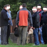 Dětský bolestný jekot, štěkot zuřivého psa a pak výstřel z pistole policisty v Janovicích dlouho nezapomenou